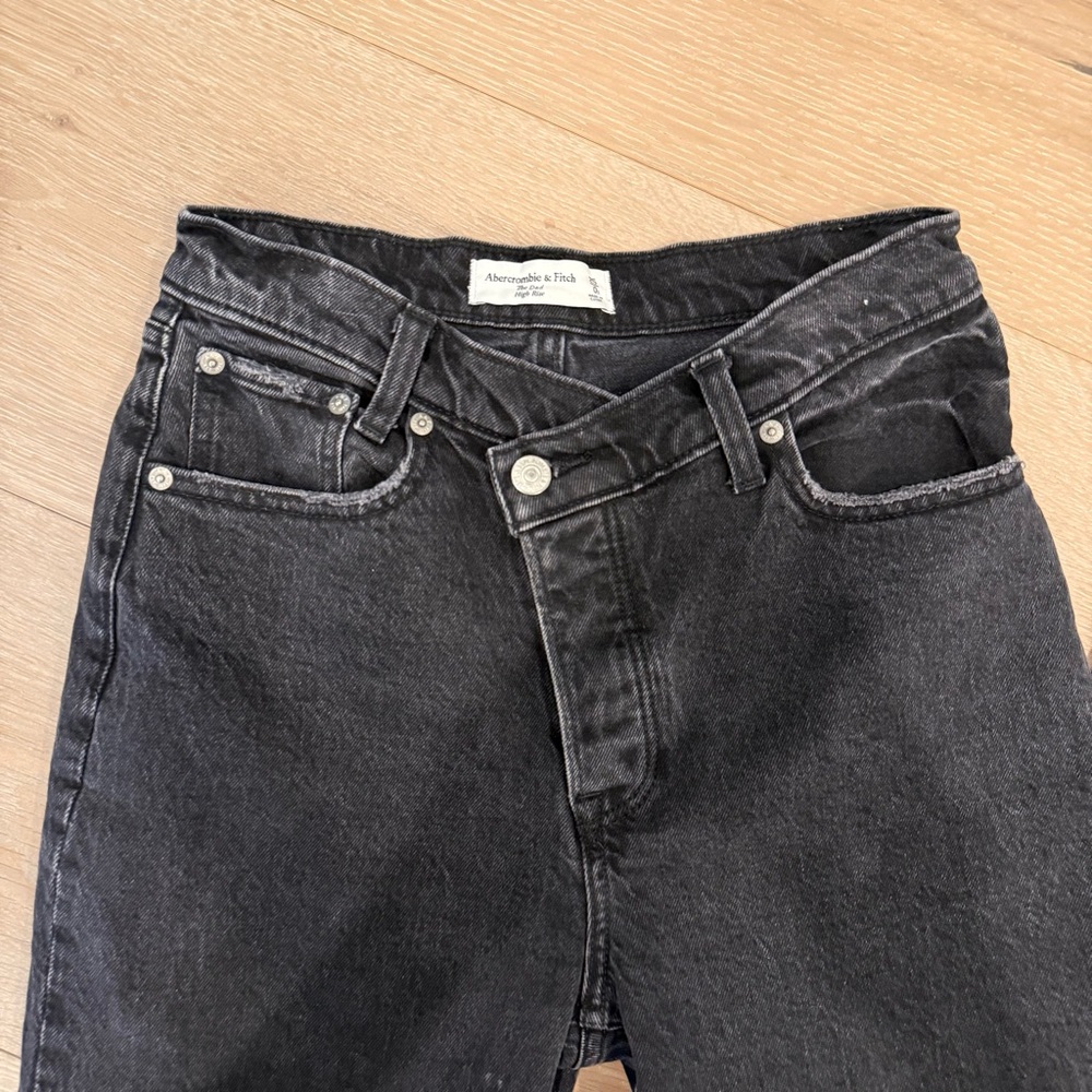 Black High Rise Crossover Jeans - Picture 6 of 9
